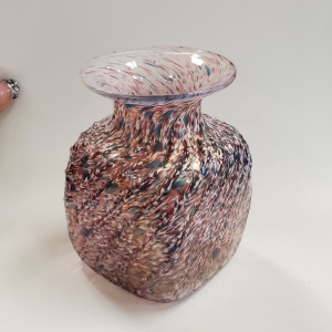 robert held art glass vase 1