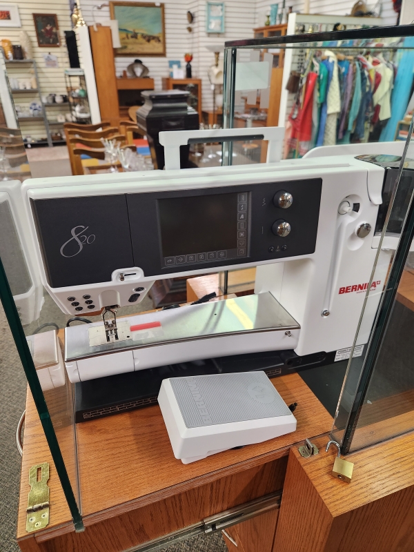 Bernina 820 Sewing Machine
